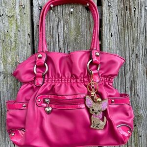 Adorable Wilson leather pink bag with buckles